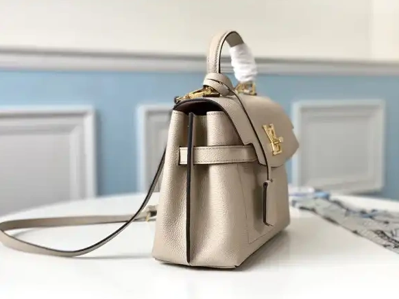 First bag ru VUITTON EVER LOCKME MM BB LOUIS 0620